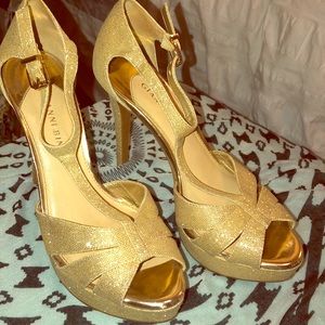 Beautiful Gianni Bini Gold Sparkle heels